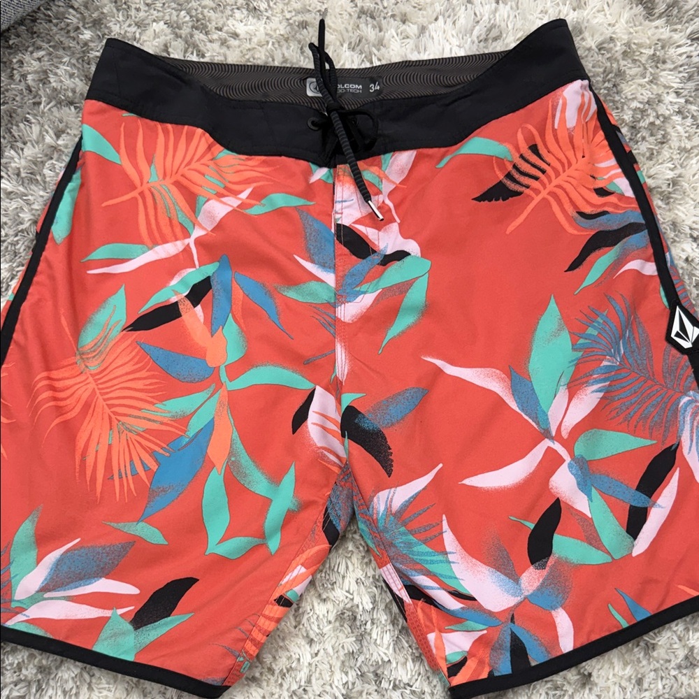 Volcom Men's Red Tropical Leaf Board Shorts